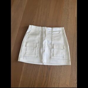 Aritzia sarin cargo skirt